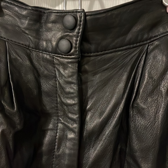 Vintage 90s Danier black leather shorts high waisted pockets Size XS - Picture 3 of 11
